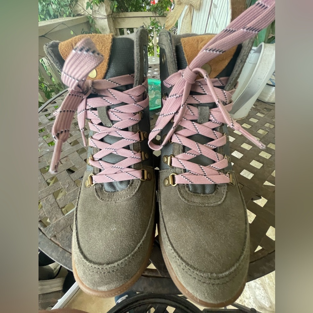 Keds Olive suede boots, EUC, women’s 8.5